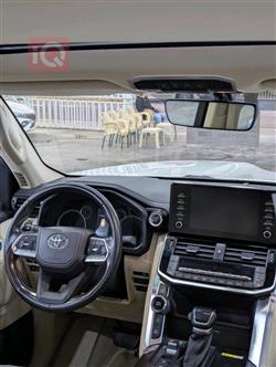 تۆیۆتا لاند کروزەر